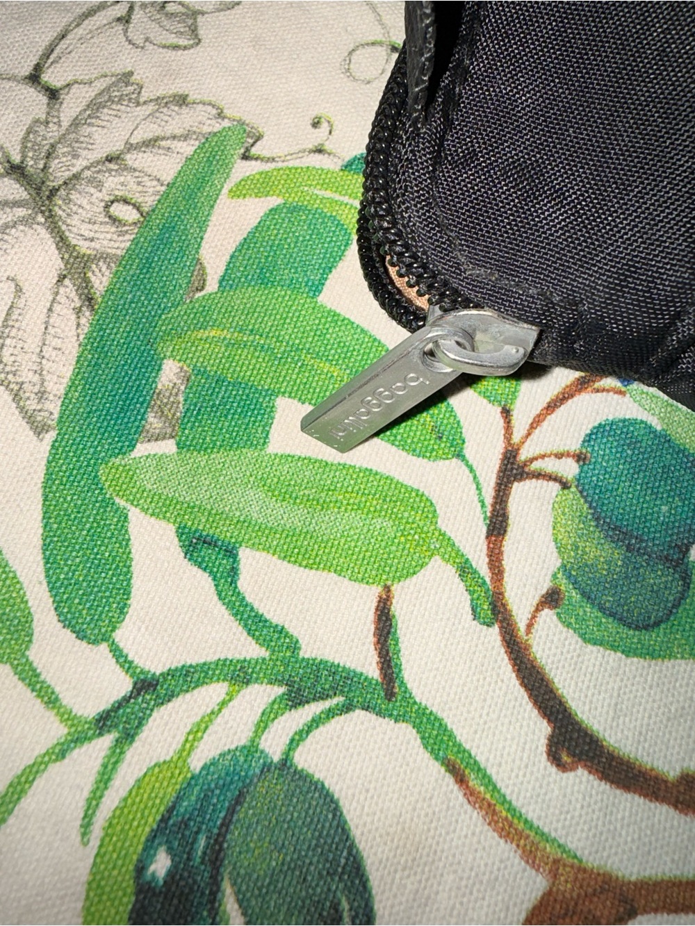 Black Crossbody or Travel Pouch with Turn-Lock Closure - Picture 4 of 8